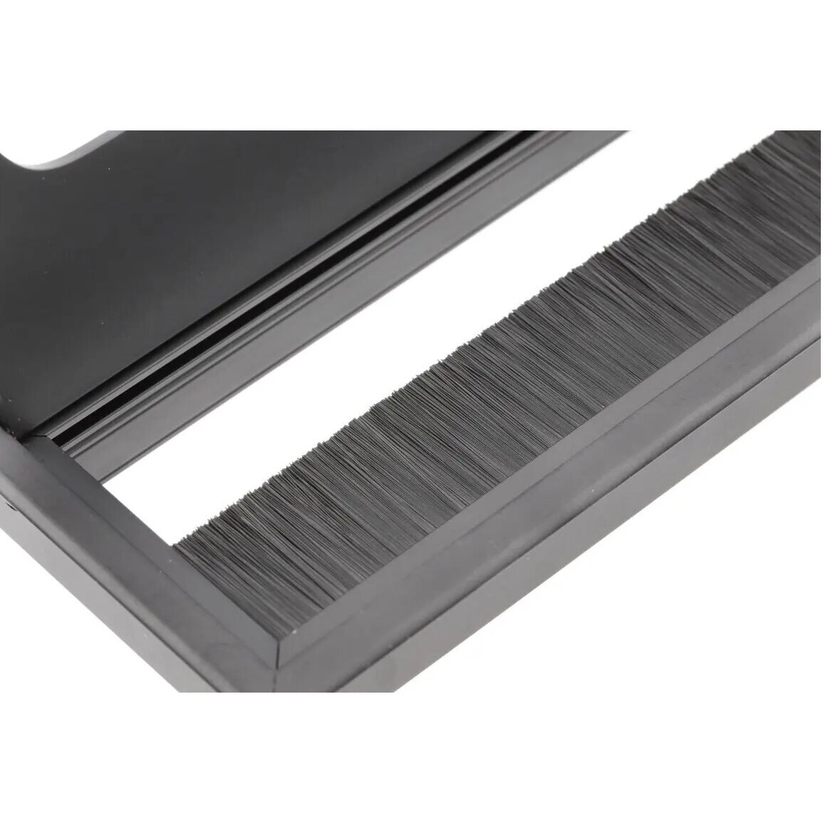 Įvadas laidams metalinis su šepetėliu MERIDA 80x500 mm, juodas 2 Įvadas laidams metalinis su šepetėliu MERIDA 80x500 mm, juodas 2