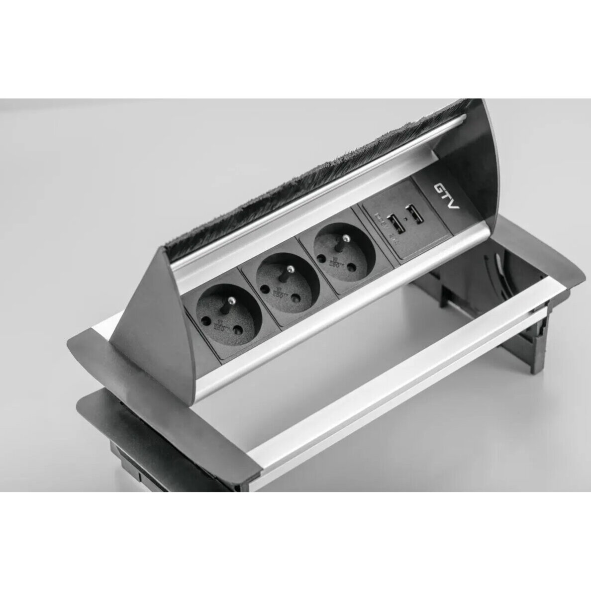 Rozetė 3-jų lizdų su šepetėliu, 3× SCHUKO, 2× USB-A 2,1 A, kabelis 1,5 m, aliuminis. 2 Rozetė 3-jų lizdų su šepetėliu, 3× SCHUKO, 2× USB-A 2,1 A, kabelis 1,5 m, aliuminis. 2